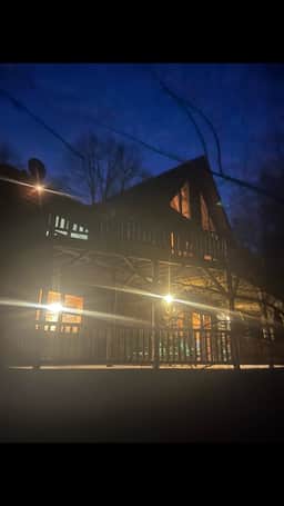 Spacious 8-Bedroom Retreat at Martinwoods Cabins, Perfect for family gatherings
