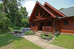 Spacious 8-Bedroom Retreat at Martinwoods Cabins, Perfect for family gatherings