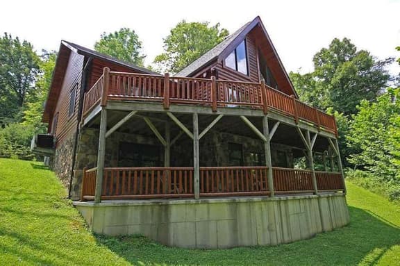 Spacious 8-Bedroom Retreat at Martinwoods Cabins, Perfect for family gatherings